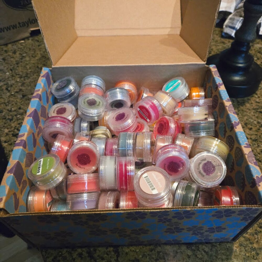 New lot of 30 mixed Scentsy sample wax melts in individual plastic containers